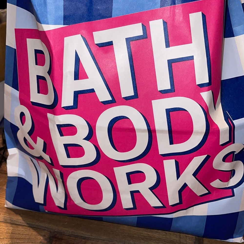 Meet your Posher, Vintage bath